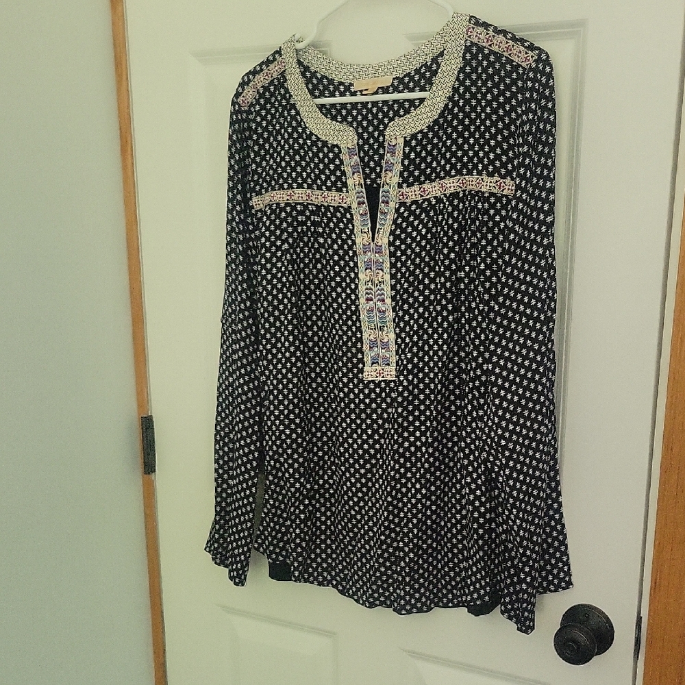 Skies Are Blue Black and Cream Patterned Blouse